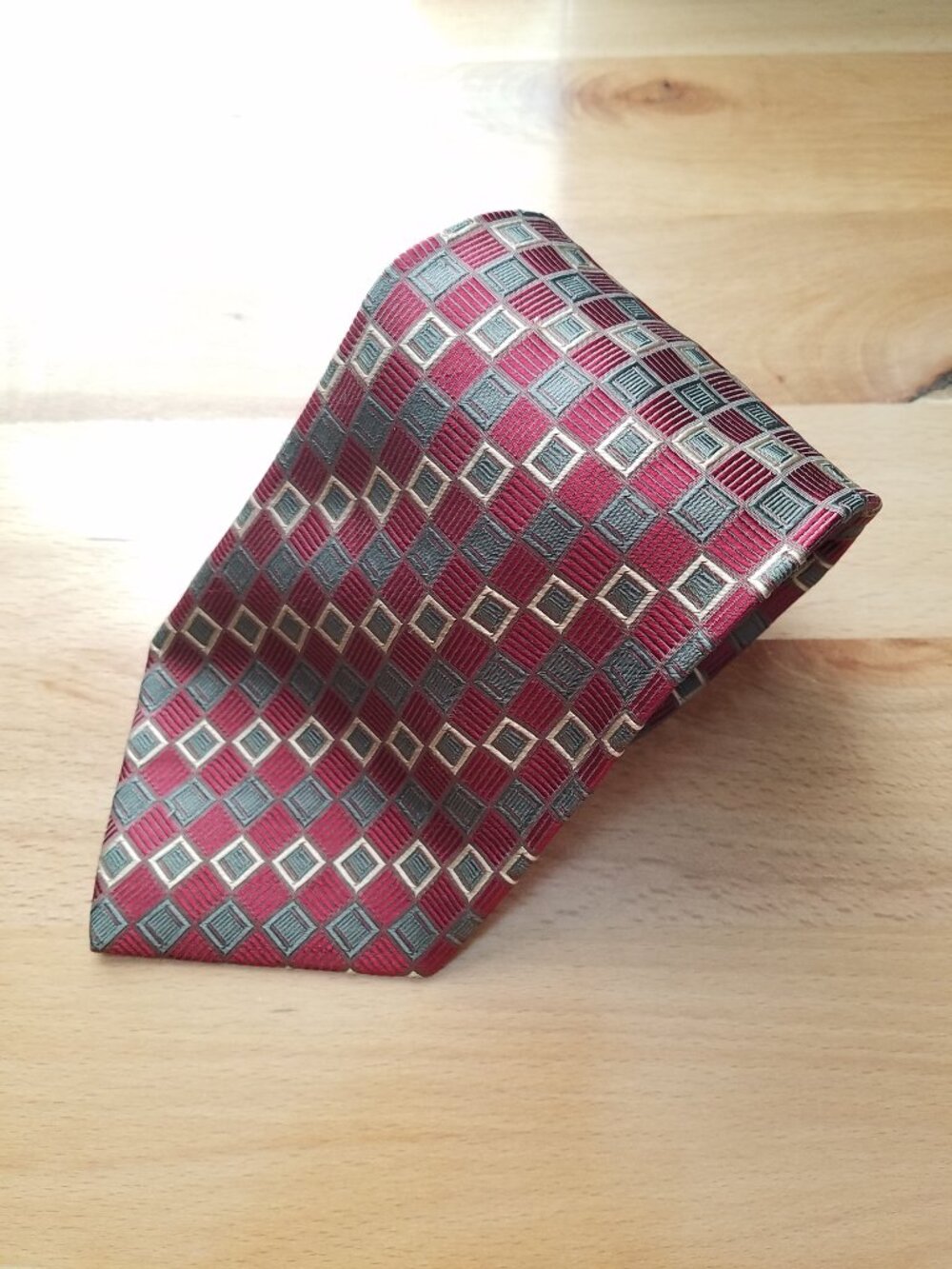 Valerio Garati Handmade 100% Silk Necktie Red Gray Cream Geometric